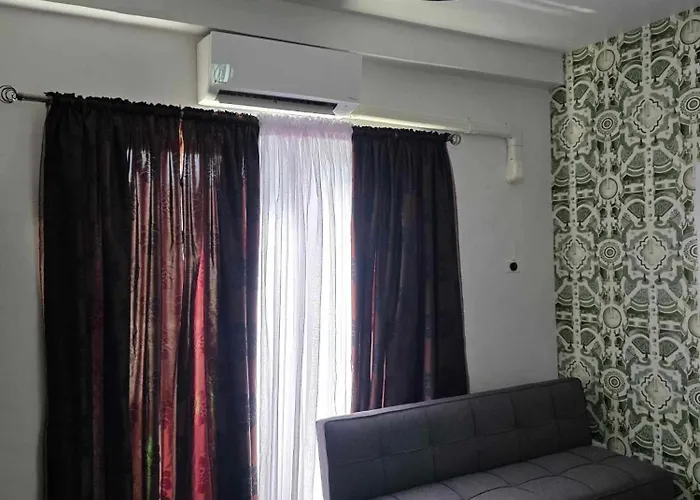 Anya And Christof's At Amani Near Airport Apartment *